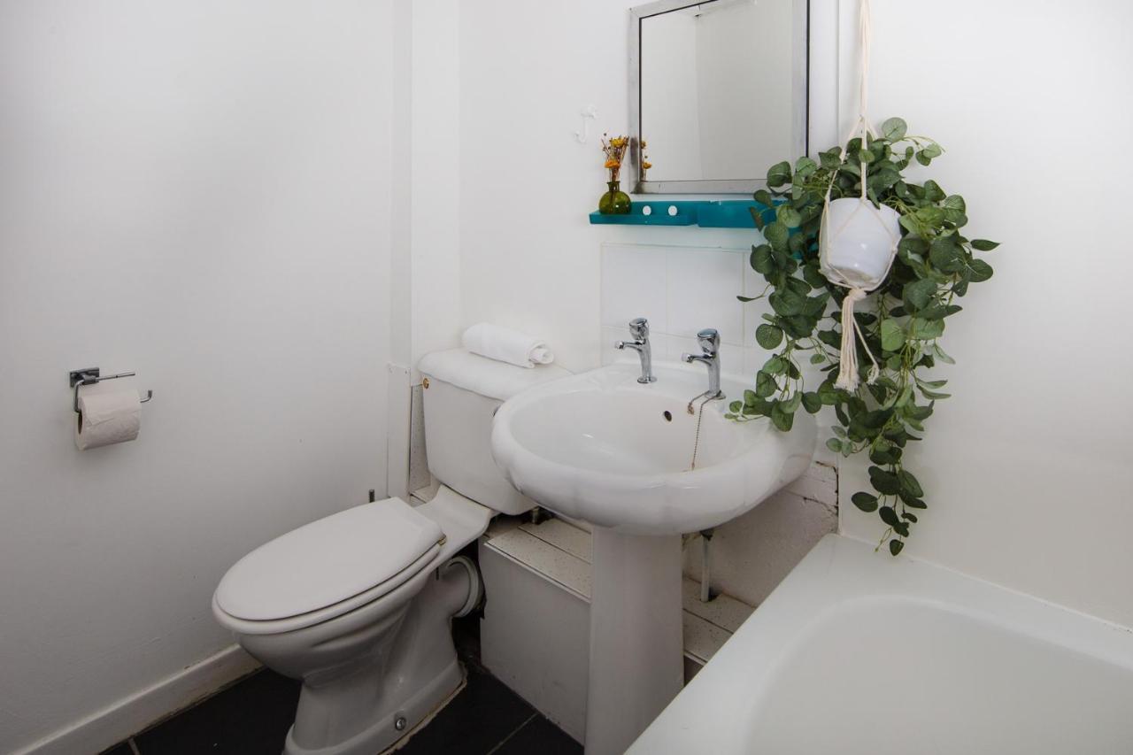 إدنبرة Fab Arthur Seat Views, Old Town Apartment المظهر الخارجي الصورة